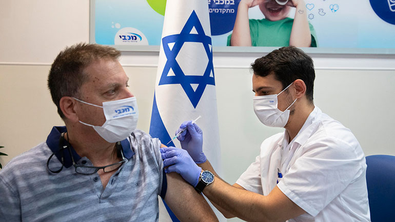 Covid-19: Το Ισραήλ ξεκινά εκστρατεία εμβολιασμού με μια τρίτη δόση σε ανθρώπους ηλικίας άνω των 60 ετών